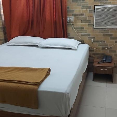 Glitz Hotels Sai Guest House - Nr Inorbit Mall Vashi Нави Мумбай Екстериор снимка