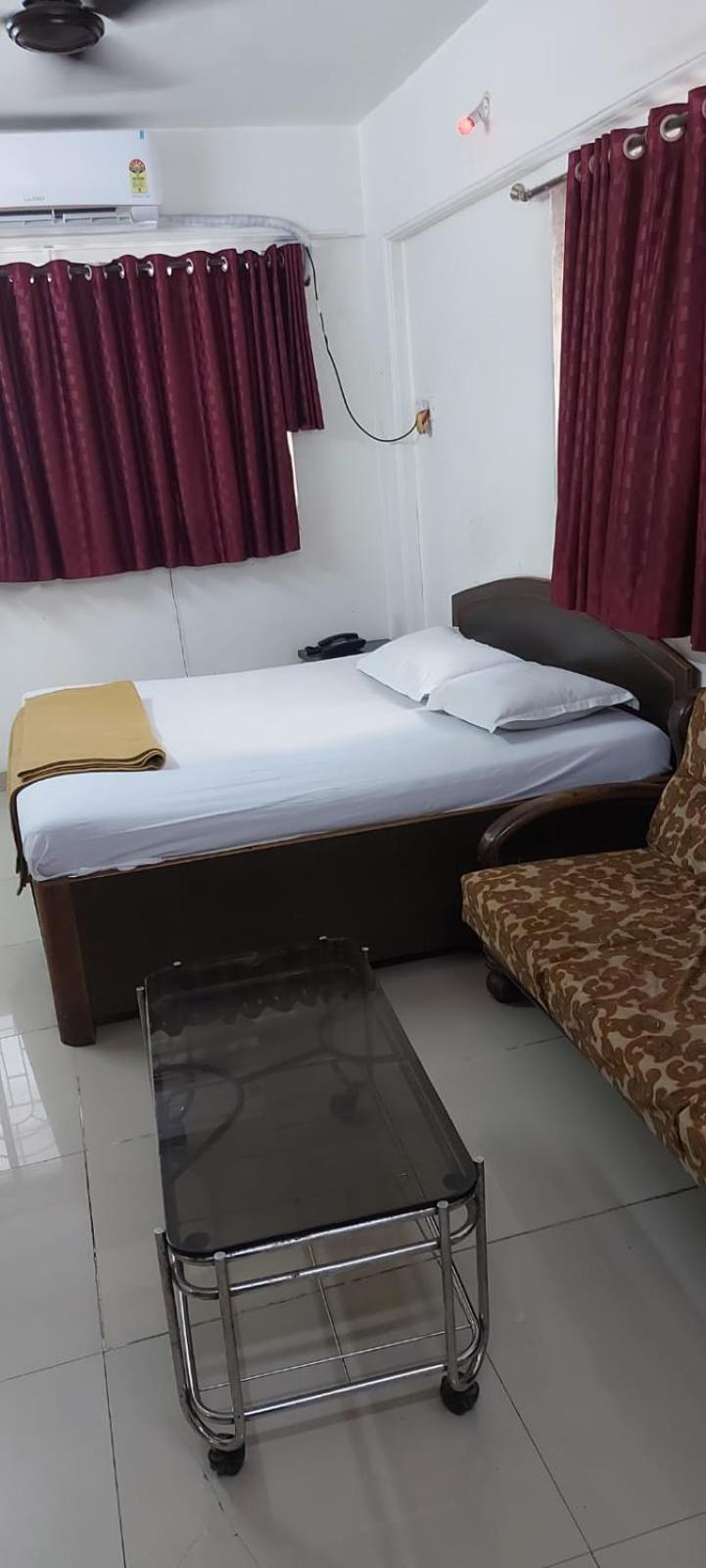 Glitz Hotels Sai Guest House - Nr Inorbit Mall Vashi Нави Мумбай Екстериор снимка
