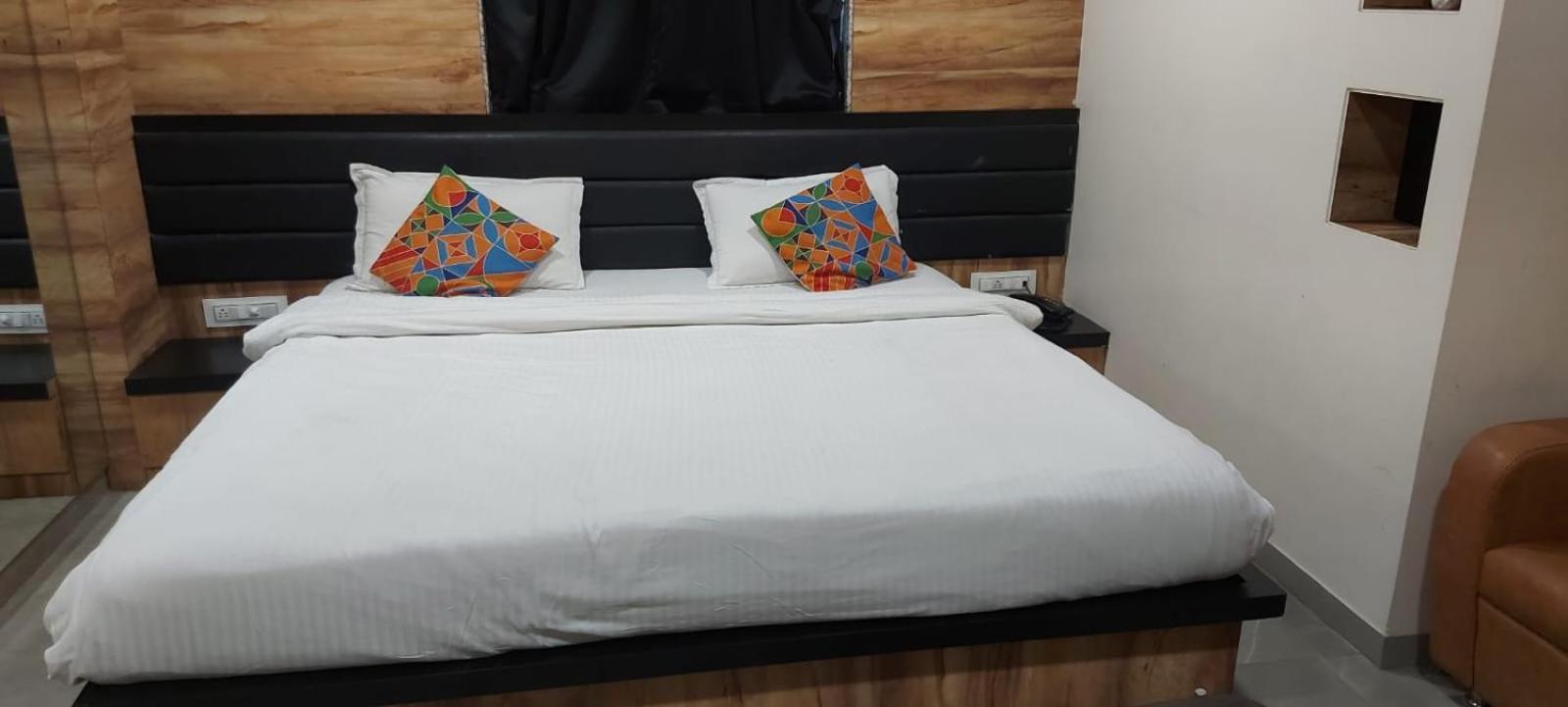 Glitz Hotels Sai Guest House - Nr Inorbit Mall Vashi Нави Мумбай Екстериор снимка